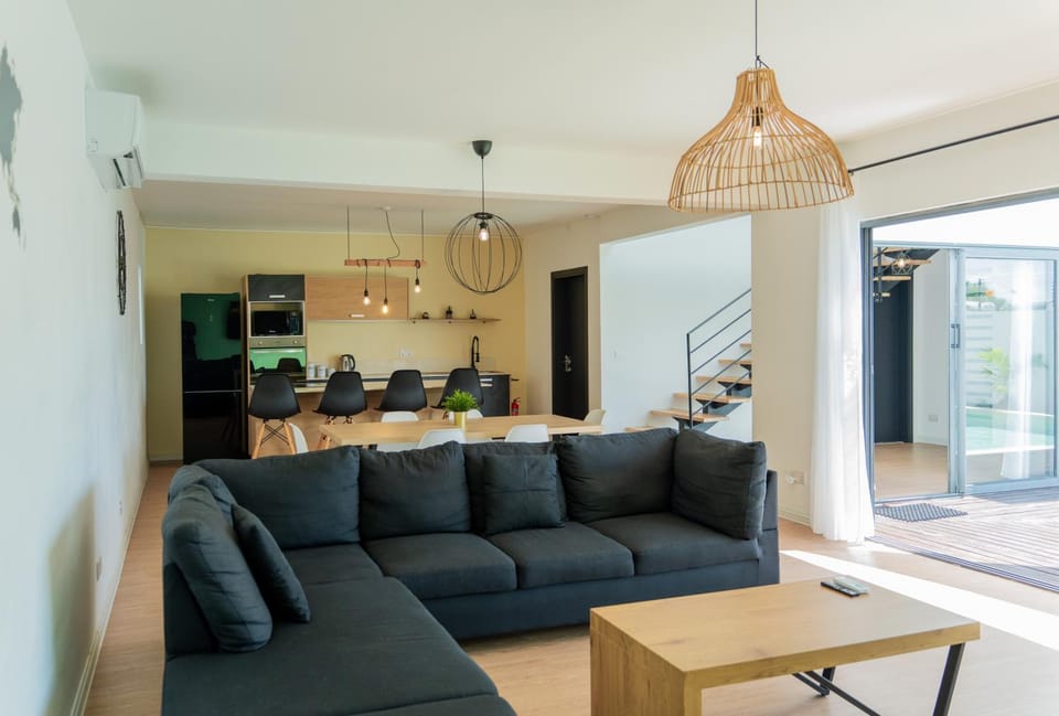 Villa Aaya Grand Baie, Private Pool,3 Bedrooms, 7 mins to Pereybere beach Villa in Grand Baie