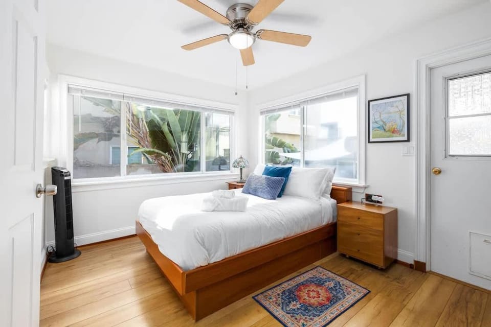 Vintage Beach Bungalow House in Oceanside