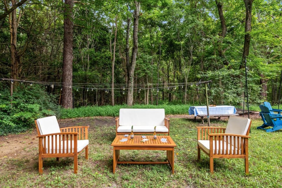 4BR 50Acre Ridge Retreat Trails Fire Pit House in Greensboro