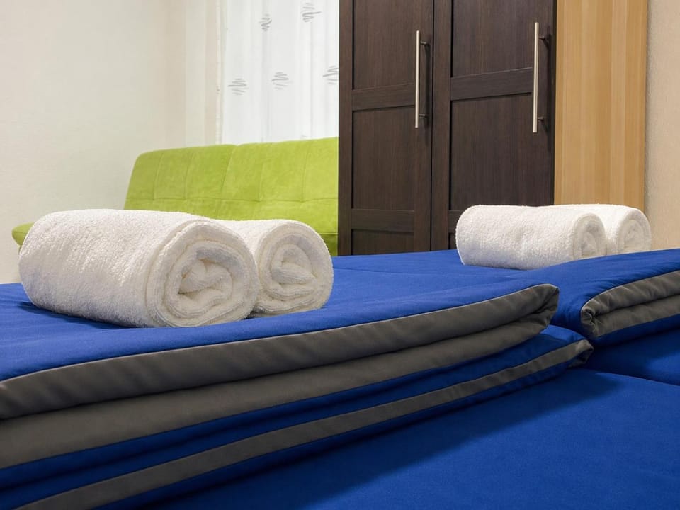 Bed, Photo of the whole room, Bedroom, towels