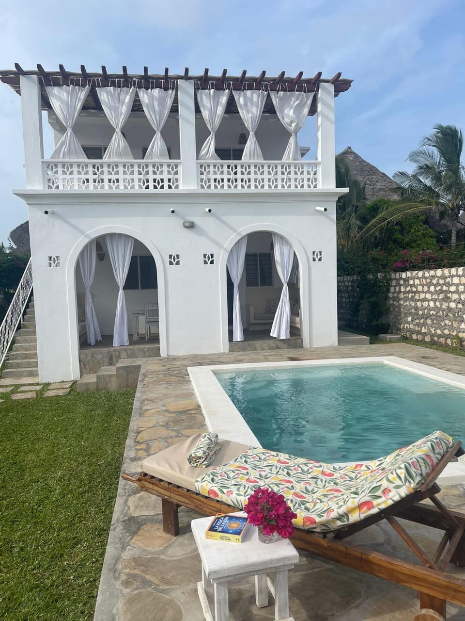 Property building, Pool view