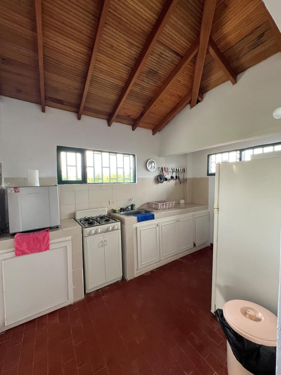 Spacious Cabin with Garden and Lake Access, Guatapé Cabin in Antioquia