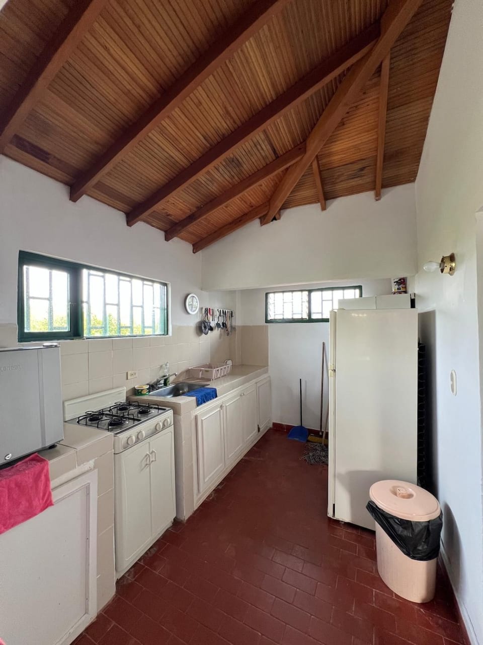 Spacious Cabin with Garden and Lake Access, Guatapé Cabin in Antioquia