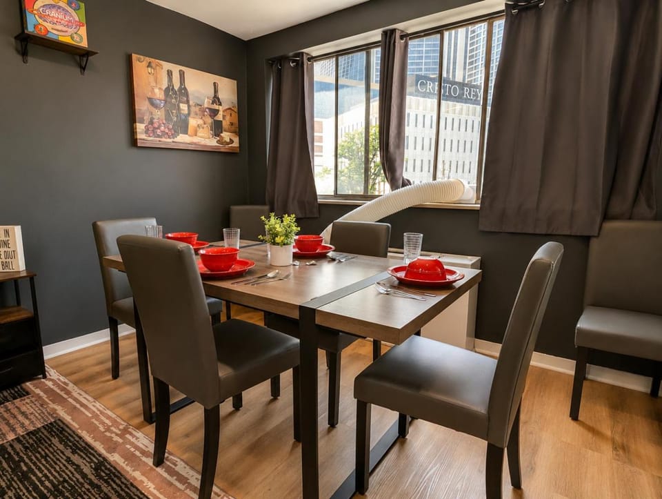 TV and multimedia, Living room, Dining area, City view, Family, pet friendly, elevator, air conditioner
