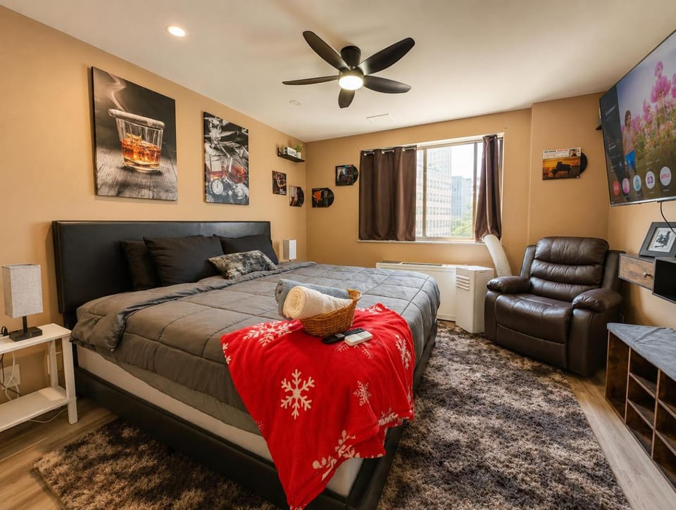 Bed, TV and multimedia, Seating area, Bedroom, Entertainment, hair dryier, towels, wardrobe, air conditioner