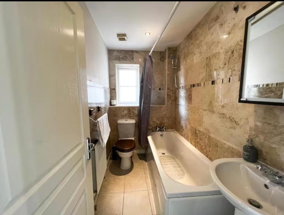 4 Bedroom house, Parking, Wi-Fi, Near Town Centre House in Ipswich