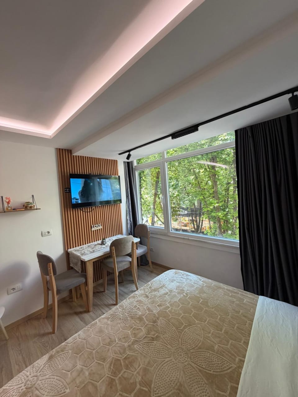 Bed, Balcony/Terrace, Living room, Evening entertainment, Bedroom