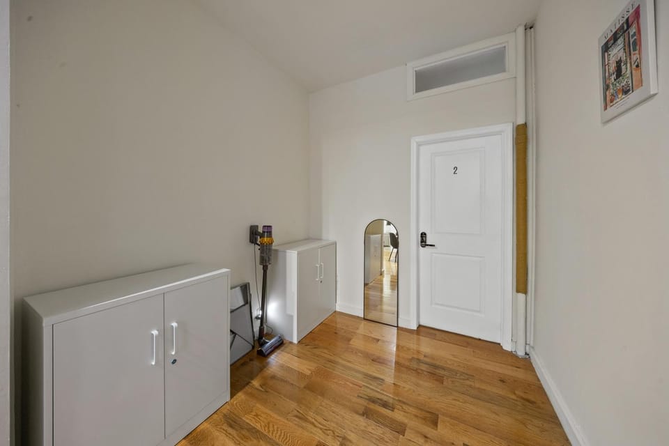 Private Room at a Shared Apartment by Times Square Bed and Breakfast in Midtown