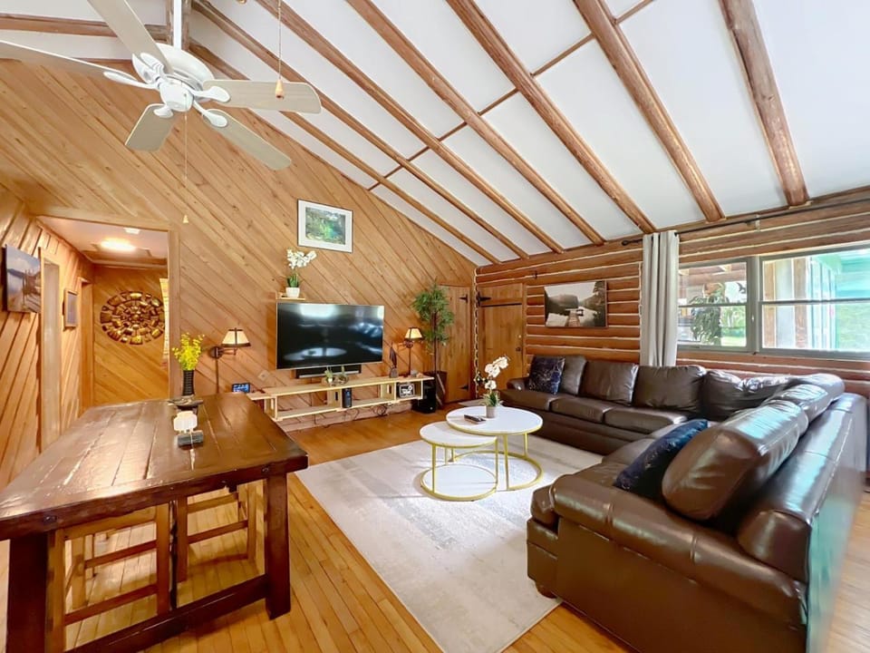 Cabin Retreat on 8 Acres High Springs FL Cabin in Florida