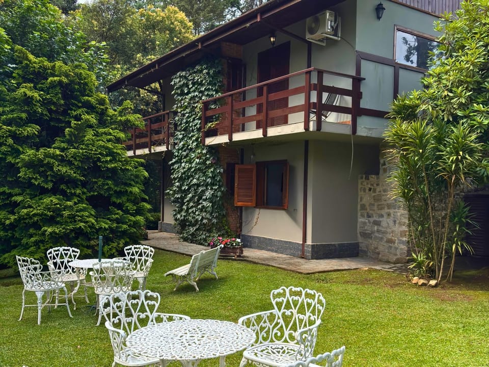 Property building, Day, Garden, Dining area, Garden view