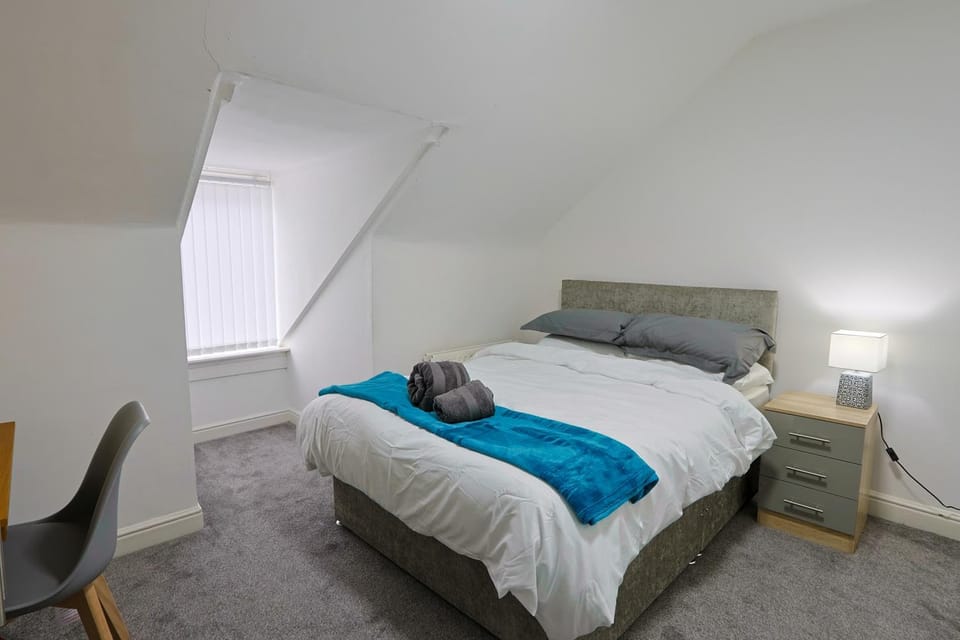 Bedroom, Quiet street view