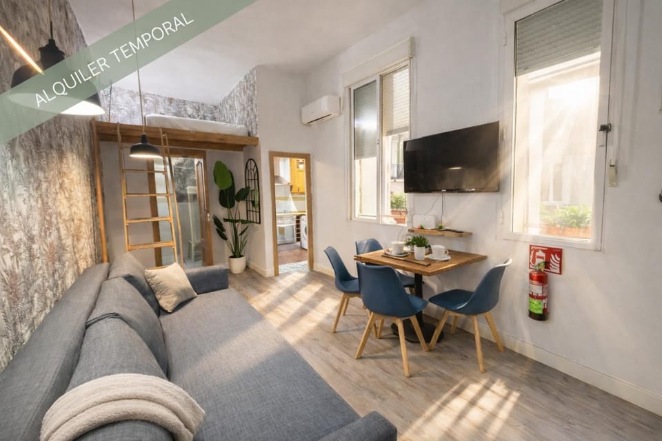 Communal lounge/ TV room, TV and multimedia, Living room, Dining area, air conditioner