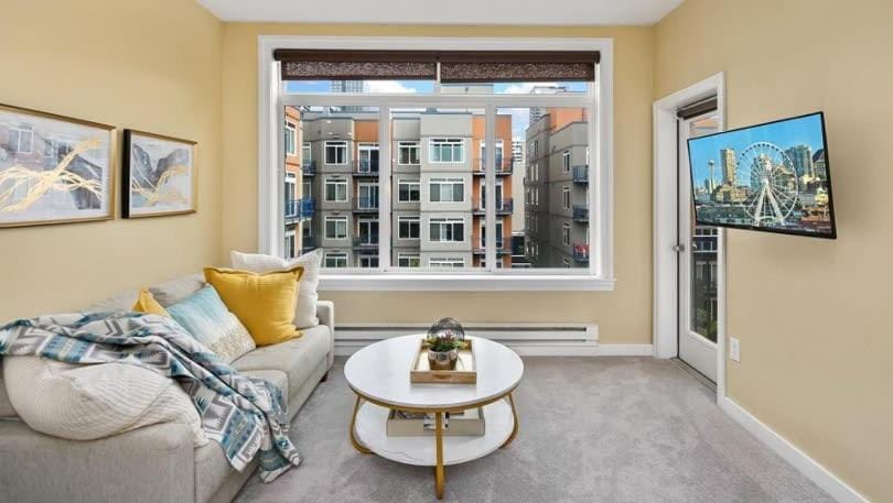 Amazing Courtyard View DT Parking tub pool 99 WS House in Belltown