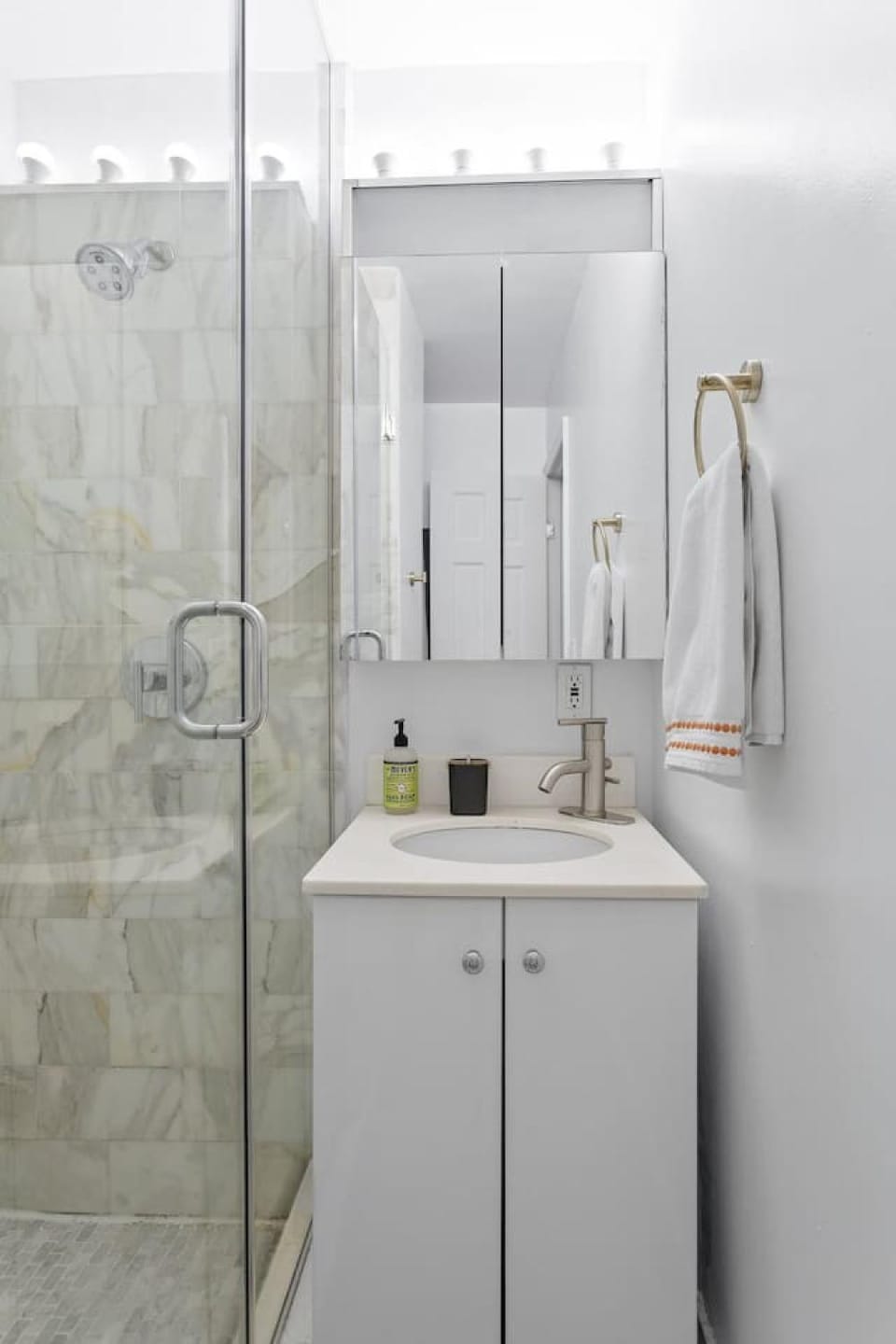 Chic East Village 1BDR Fast WiFi New Bathroom Netflix Discounts for Long Term Stays Apartment in East Village