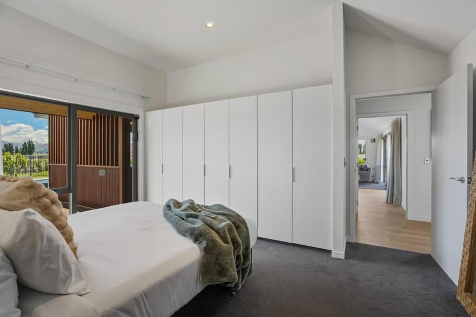 The Wanaka Luxe Pool House - Sleeps 10 House in Wanaka