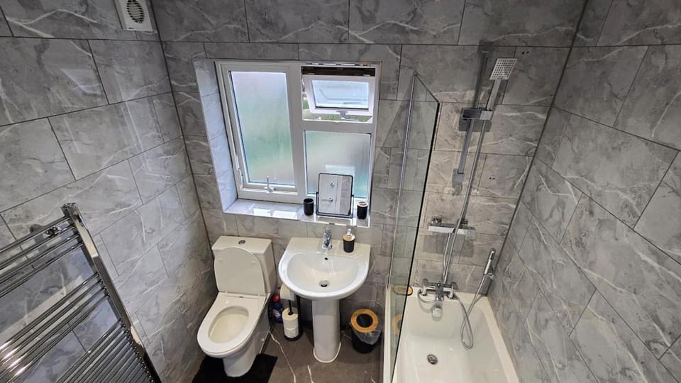 Shower, Toilet, Bathroom, Bath