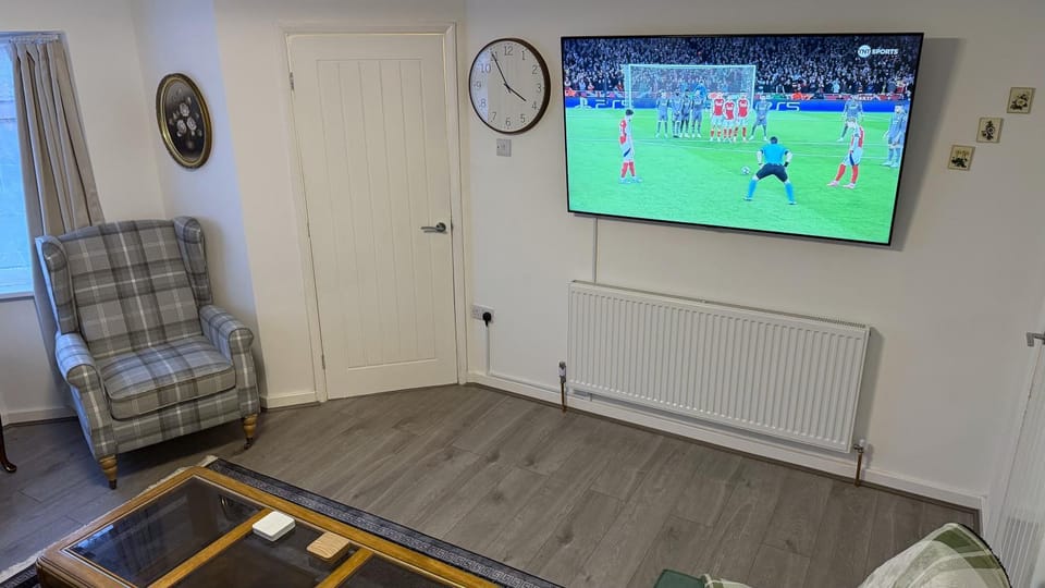 Communal lounge/ TV room, TV and multimedia, Living room