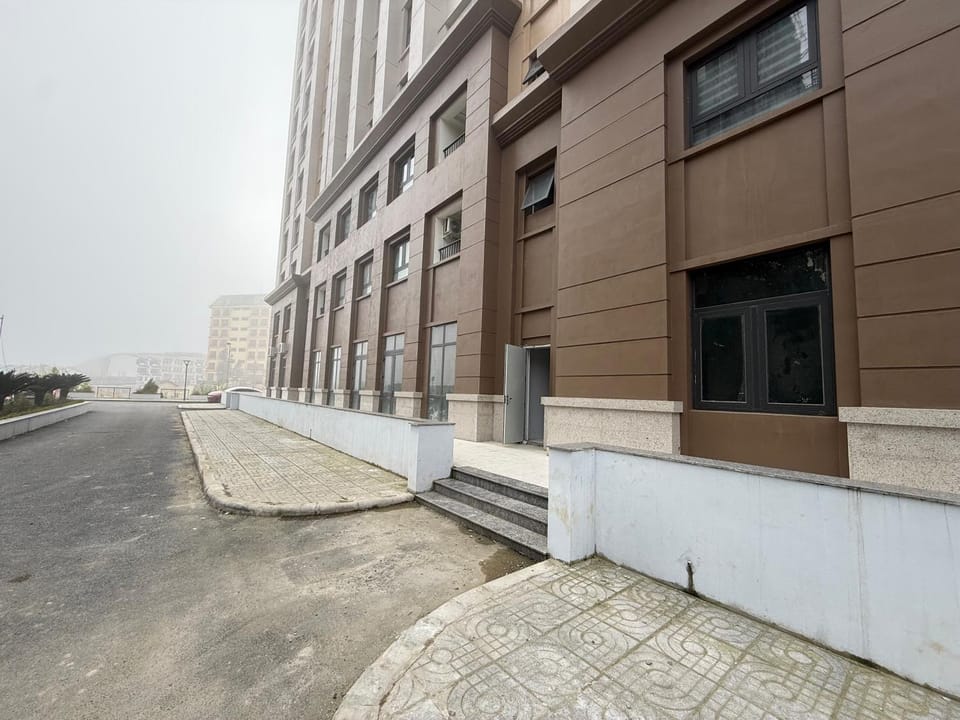 Property building, Neighbourhood