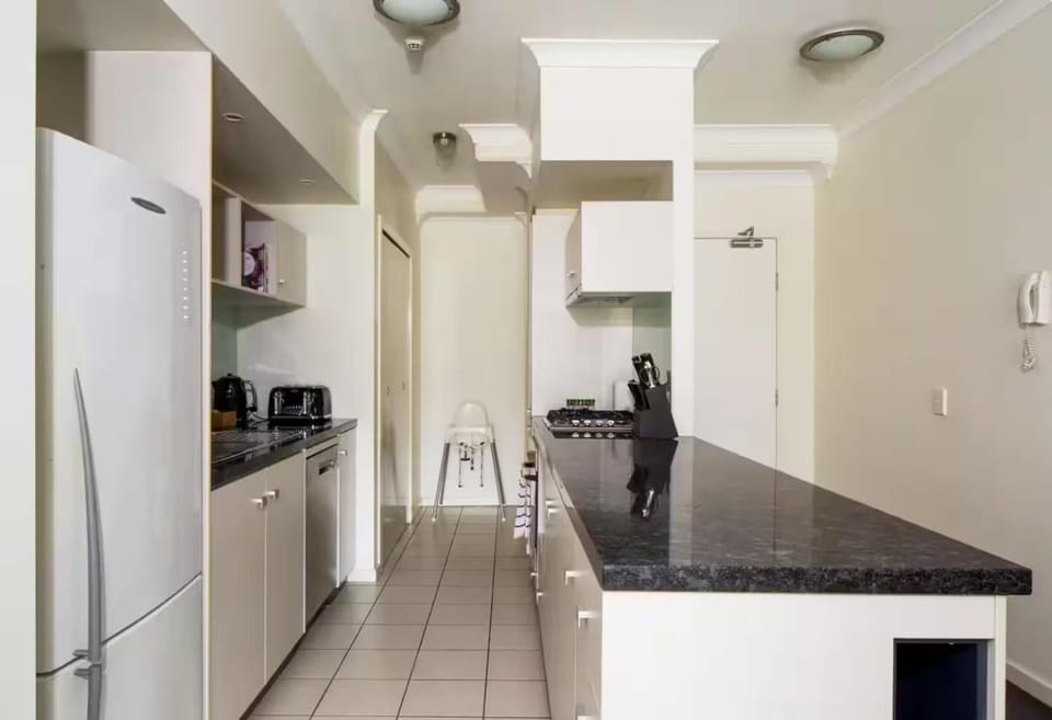 Comfy 2BD Parkside Home Close to UQ & Mall Apartment in Indooroopilly