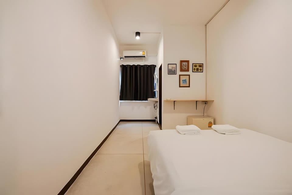 Bed, Photo of the whole room, Bedroom, towels, air conditioner