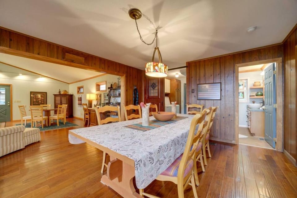 Cozy Robbinsville Cabin Views Covered Balcony Cabin in Stecoah