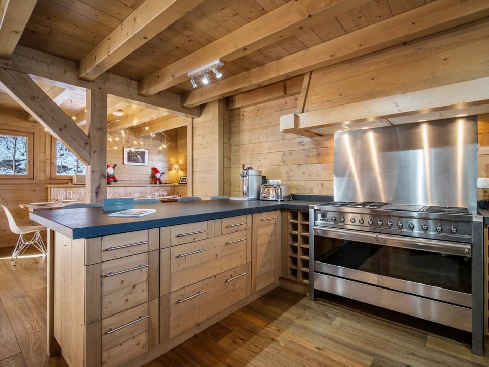 Chalet de Luxe: 13 pers, Jacuzzi, Animaux Admis - FR-1-663-60 Chalet in Saint-Gervais-Bains