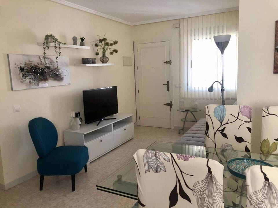 TV and multimedia, Living room, Seating area, Evening entertainment
