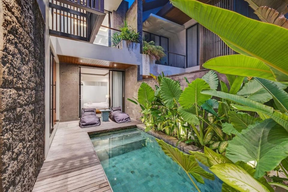 Villa Tierra 3BR In Central Batu Bolong, Canggu Villa in North Kuta