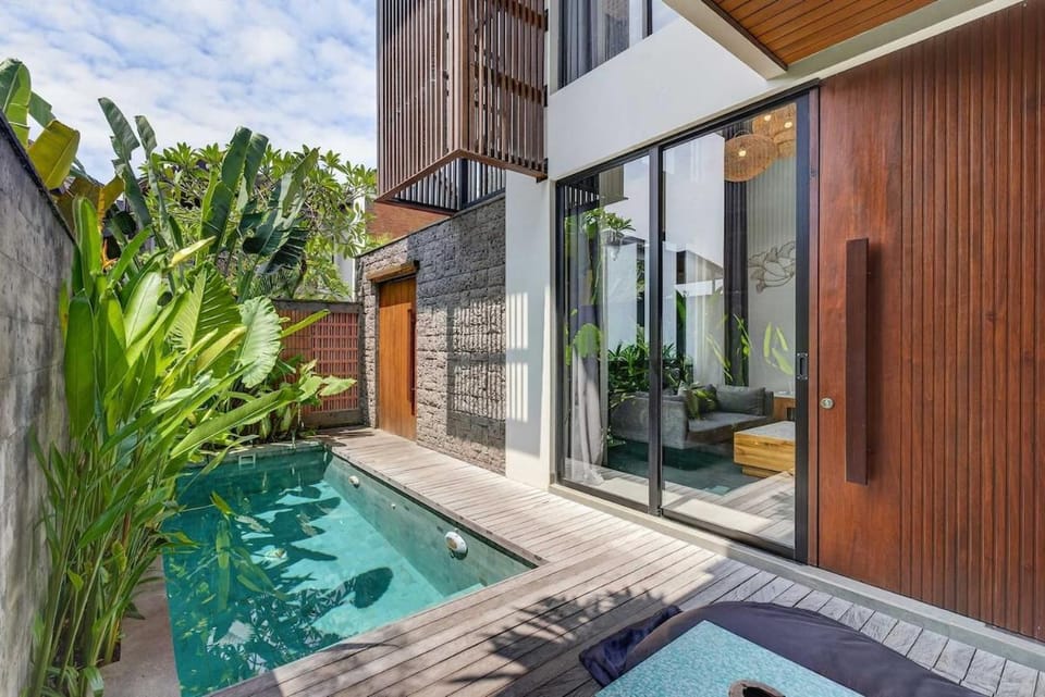 Villa Tierra 3BR In Central Batu Bolong, Canggu Villa in North Kuta
