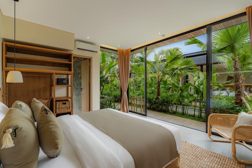 Property building, Bed, Bedroom