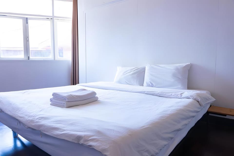 Bed, Photo of the whole room, Bedroom, towels