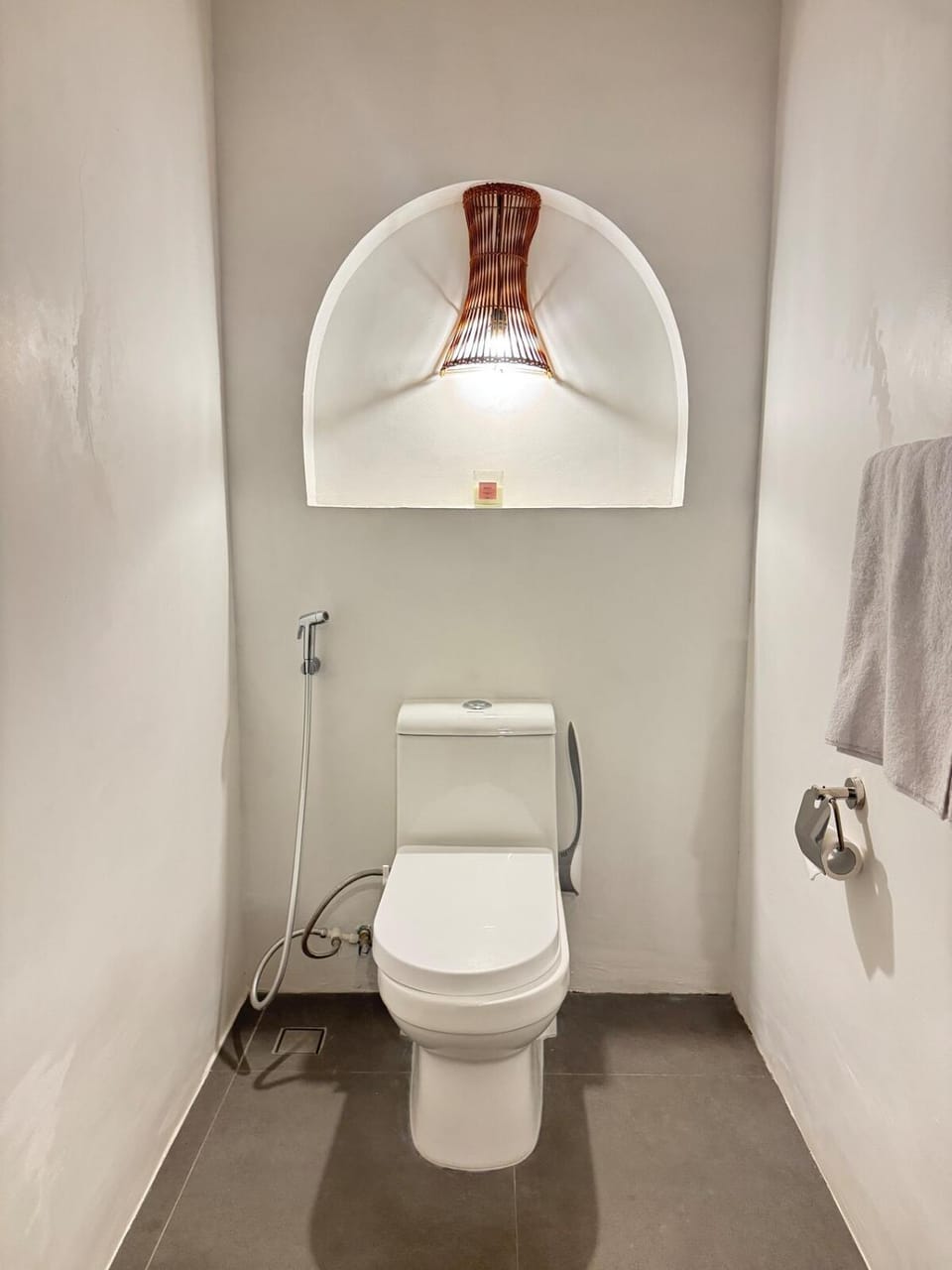 Toilet, towels