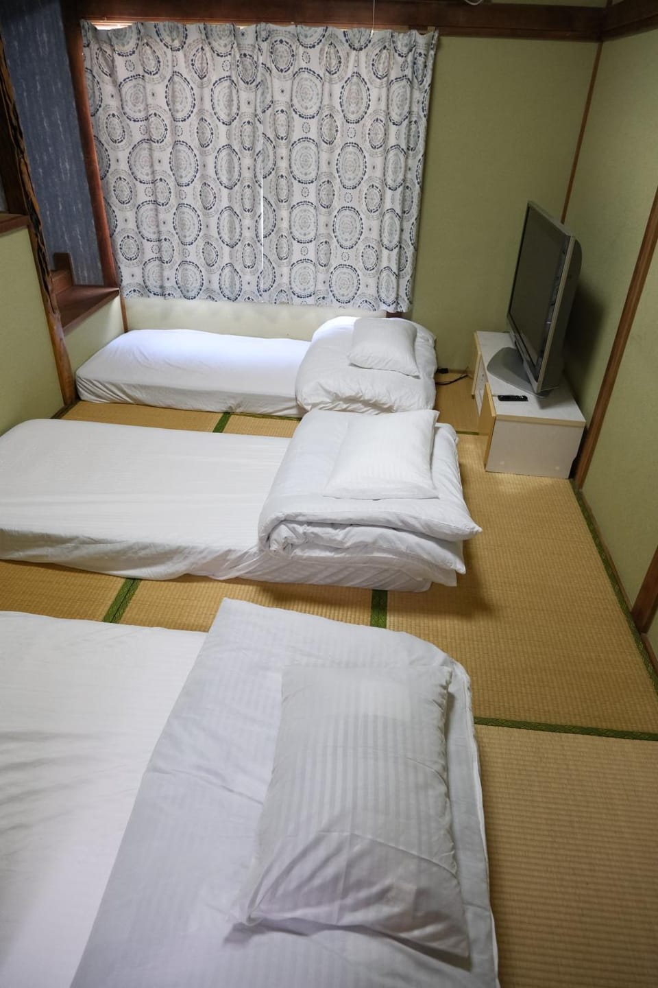 Bed, TV and multimedia, Bedroom