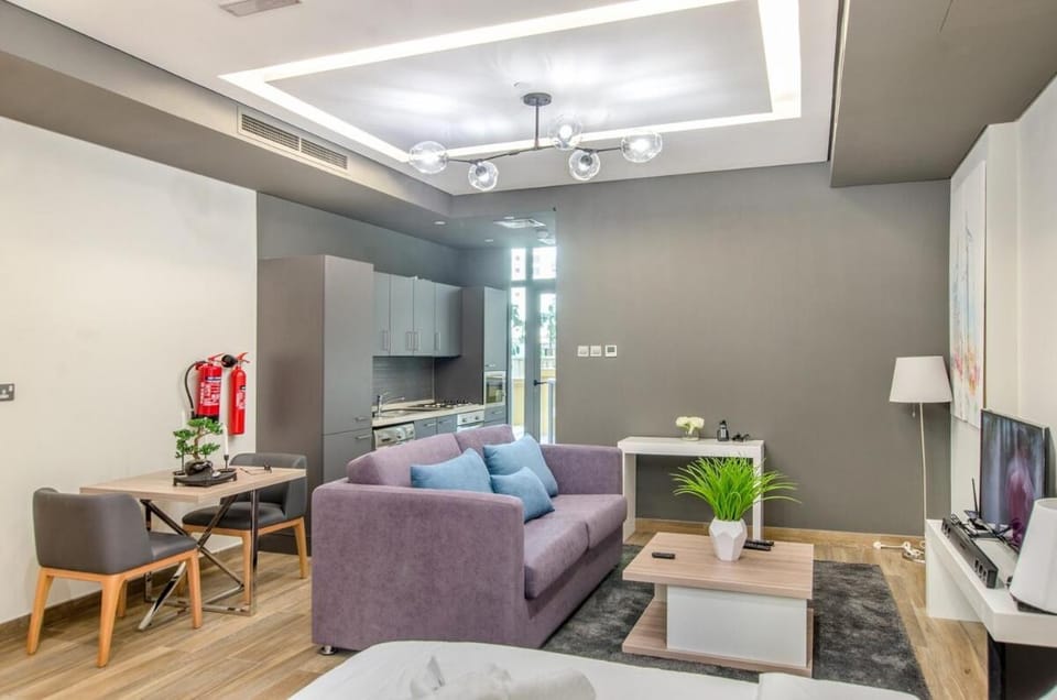Free housekeeping visits during your stay - StayShort - Modern Studio at Sadaf 8 near JBR Walk Sleeps 4 Apartment in Dubai