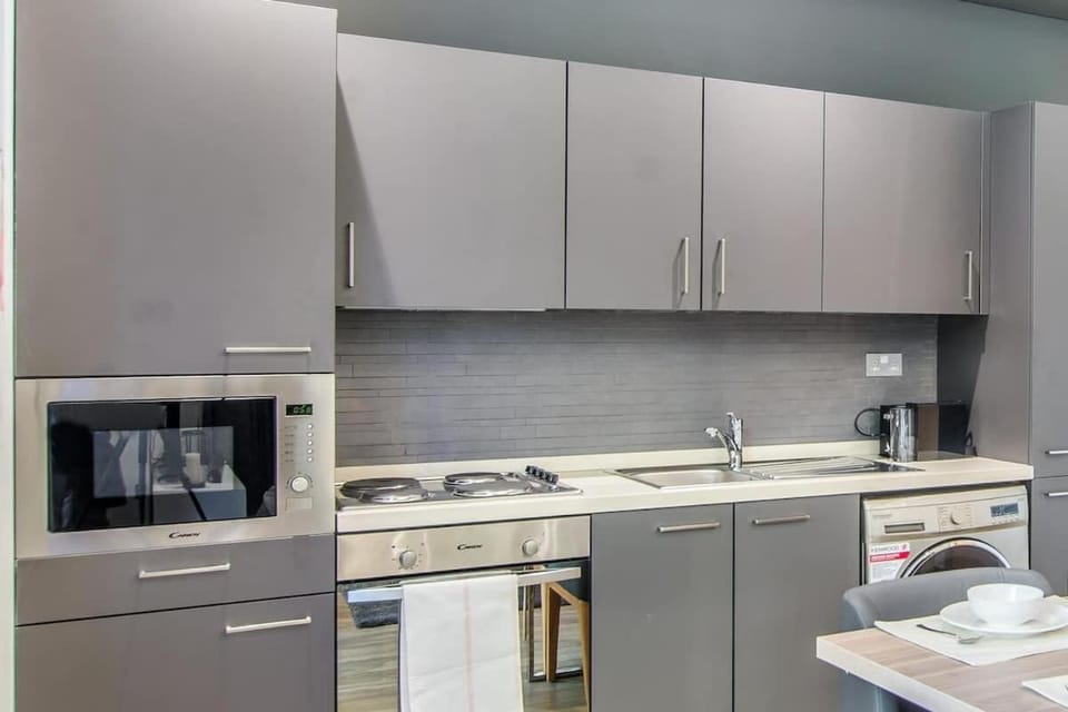 Free housekeeping visits during your stay - StayShort - Modern Studio at Sadaf 8 near JBR Walk Sleeps 4 Apartment in Dubai
