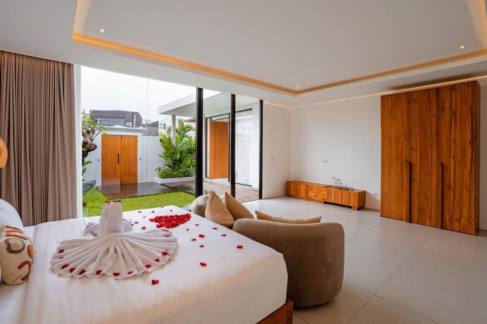 Bed, View (from property/room), Bedroom, Garden view, towels