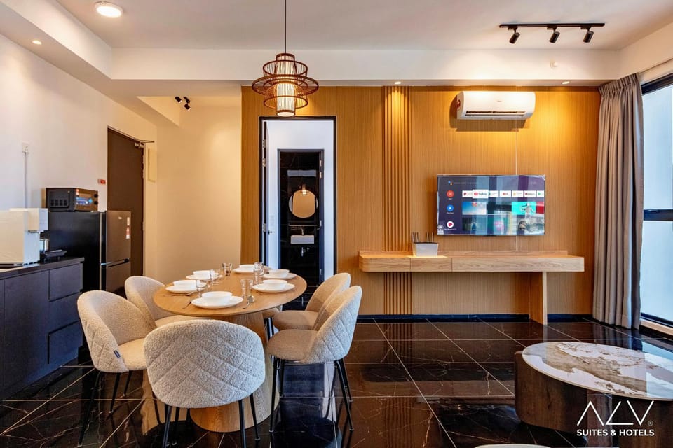 TV and multimedia, Kitchen or kitchenette, Living room, Seating area, Dining area, air conditioner