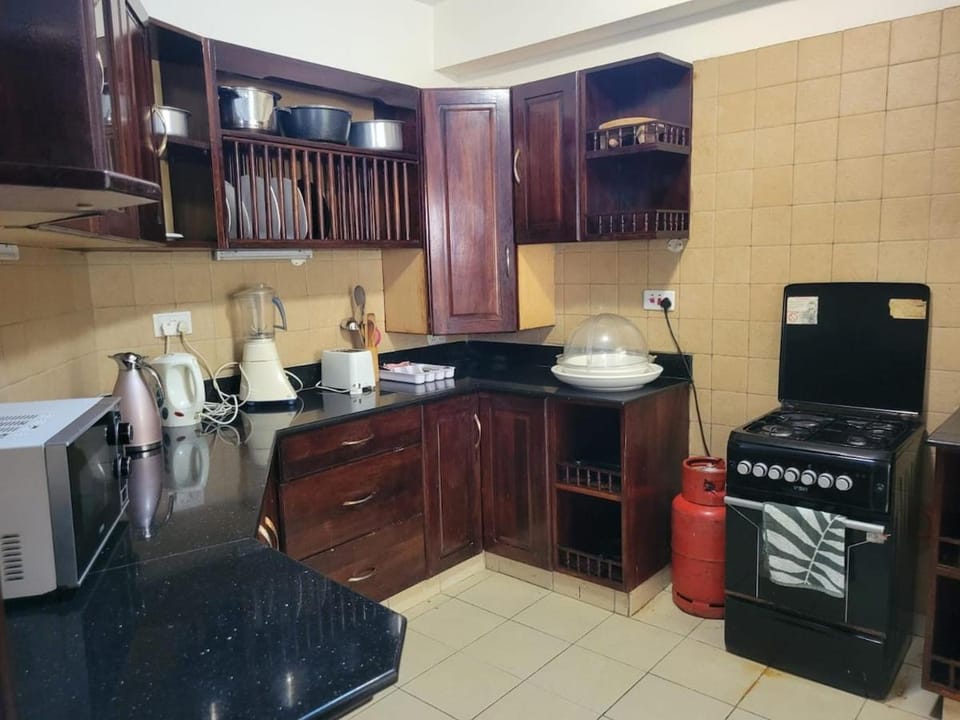 Coffee/tea facilities, Kitchen or kitchenette, oven, stove, toaster