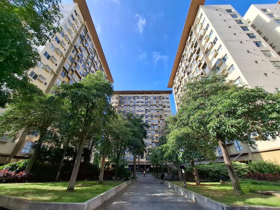 Cozy Hotel-Style Studio Unit for Rent at Eastbay Residences by Rockwell Apartment in Muntinlupa