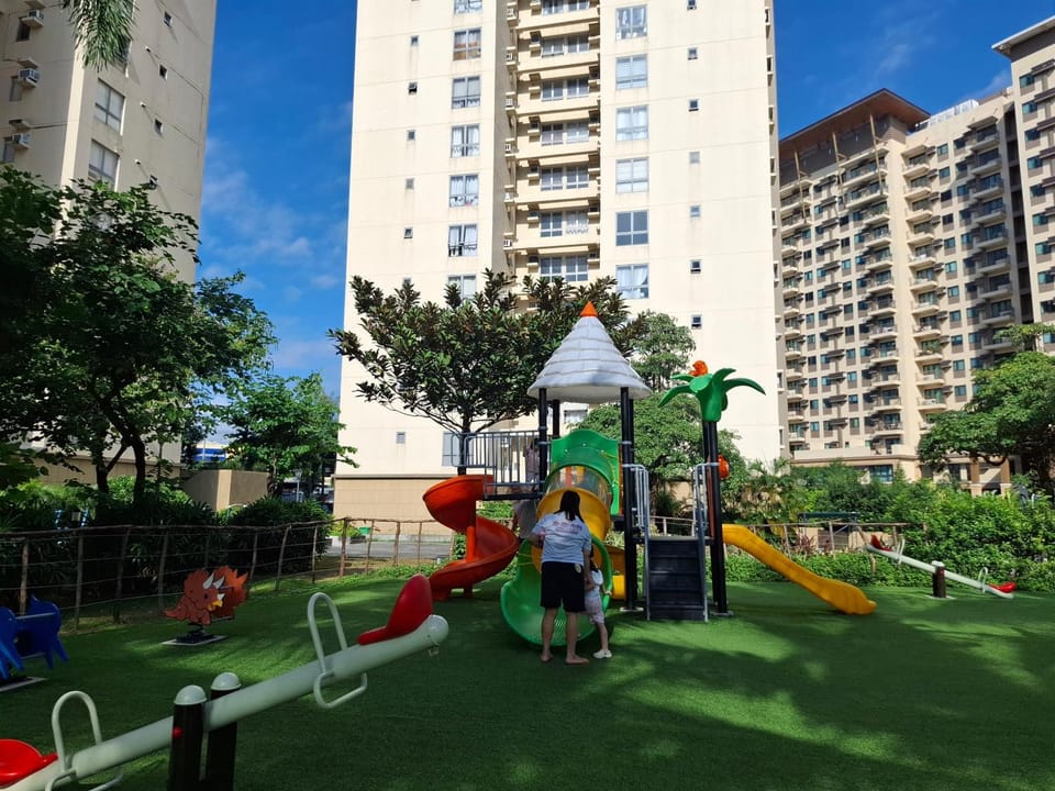 Cozy Hotel-Style Studio Unit for Rent at Eastbay Residences by Rockwell Apartment in Muntinlupa