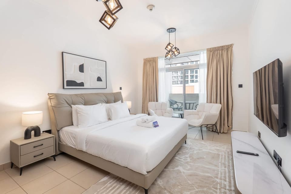 Free housekeeping visits during your stay - StayShort - Downtown Dubai Apartment with Private Balcony Sleeps 3 Apartment in Dubai