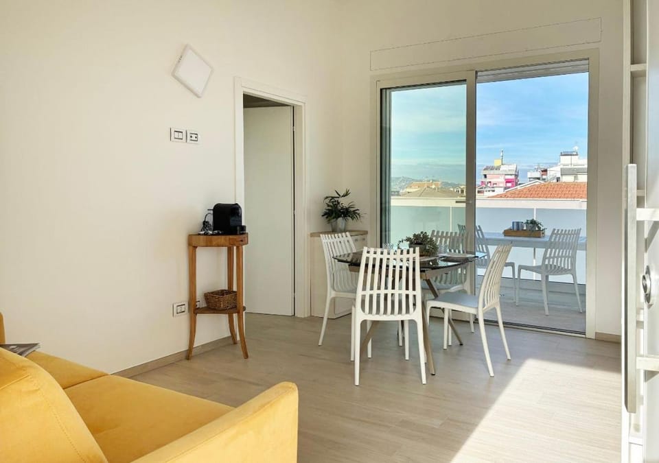 Natural landscape, TV and multimedia, Living room, Seating area, Dining area