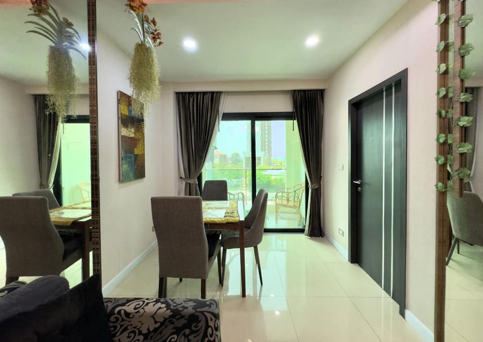 Living room, Decorative detail, Dining area