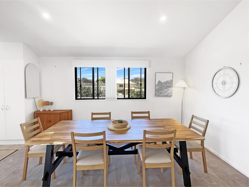Beachside 3-Bed Apartment with Garage Parking Apartment in Batemans Bay