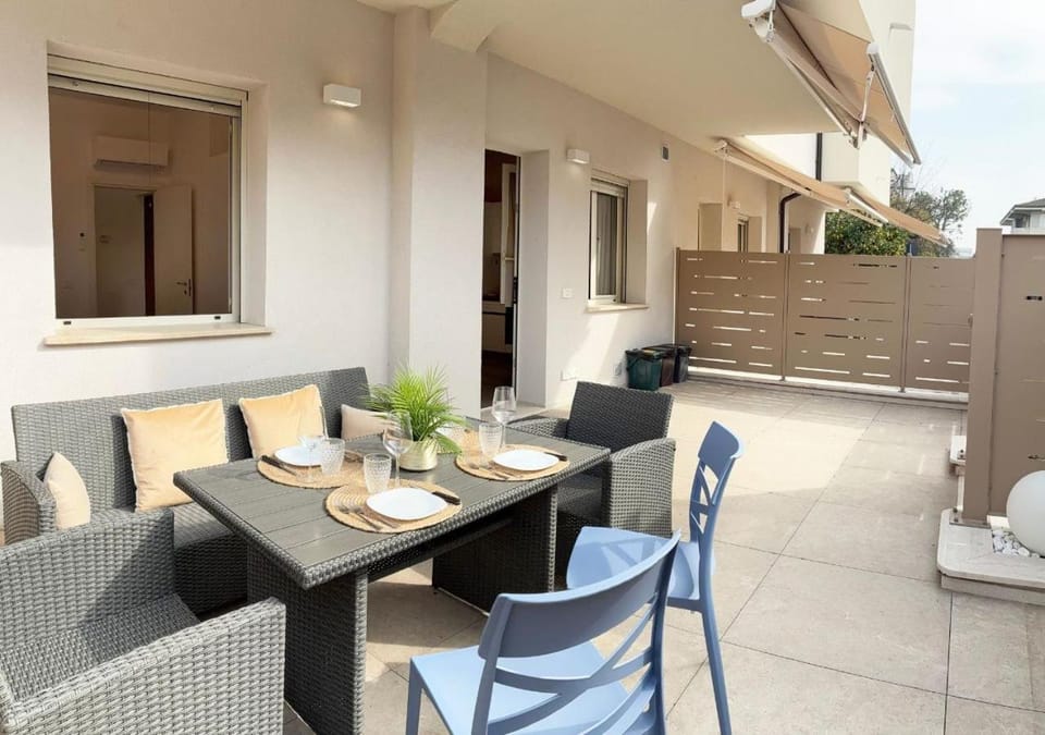 Day, View (from property/room), Balcony/Terrace, Dining area