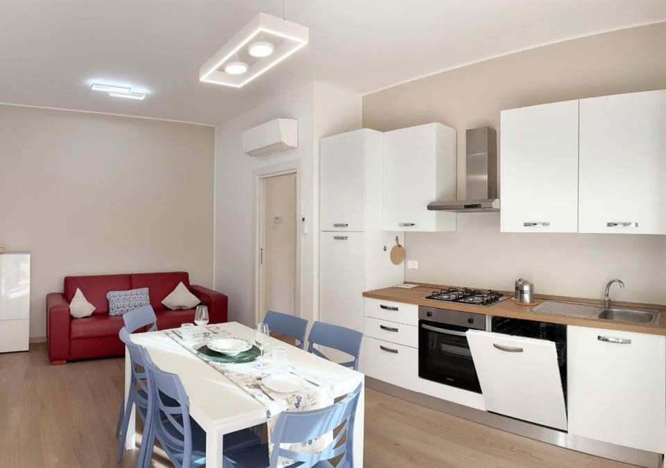 Kitchen or kitchenette, Living room, Seating area, Dining area, dishwasher, oven, pet friendly, stove