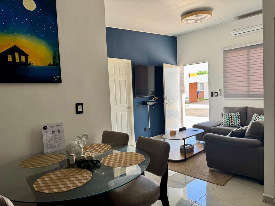 TV and multimedia, Living room, Seating area, Dining area