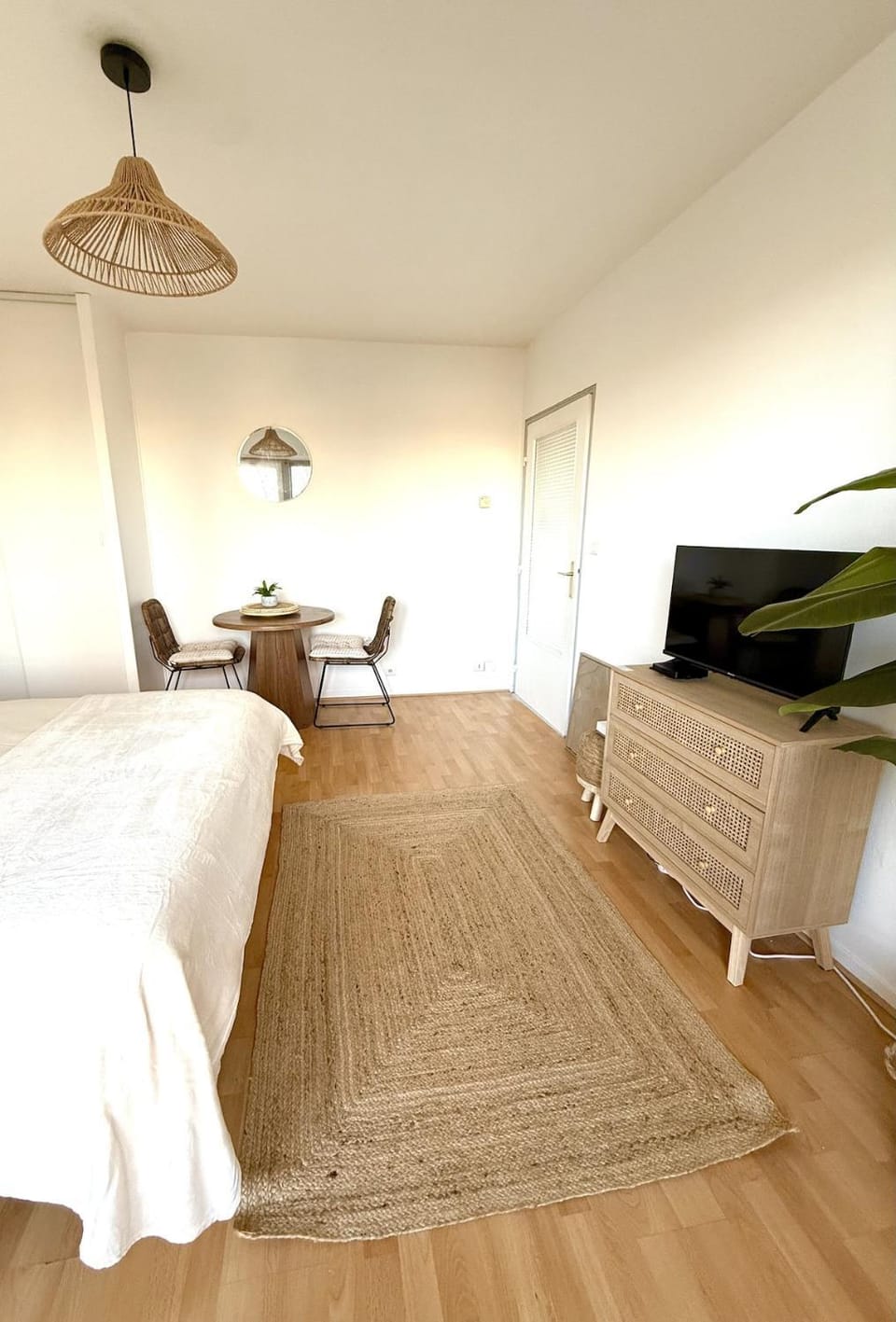 Jolie suite Bohème avec terrasse et vue sur le lac Apartment in Auvergne-Rhône-Alpes