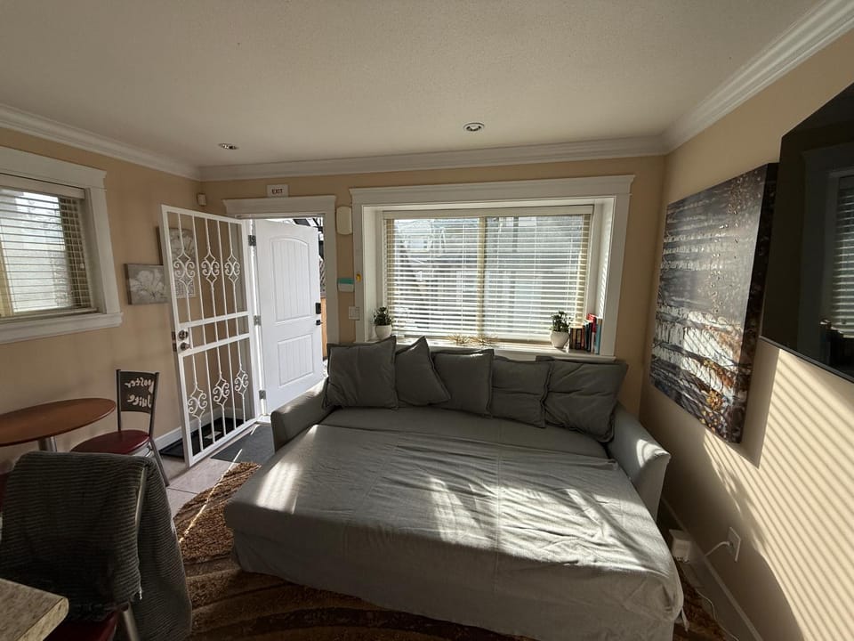 Bed, Living room