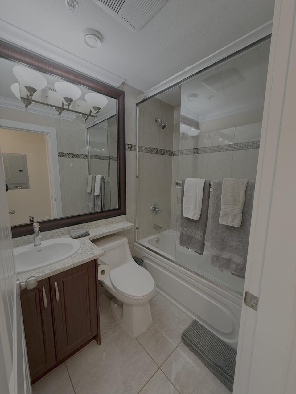 Shower, Toilet, Bathroom, Bath, towels